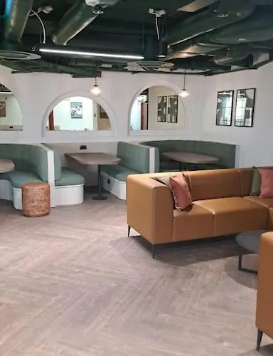 Seda Paul And Vincent アパート